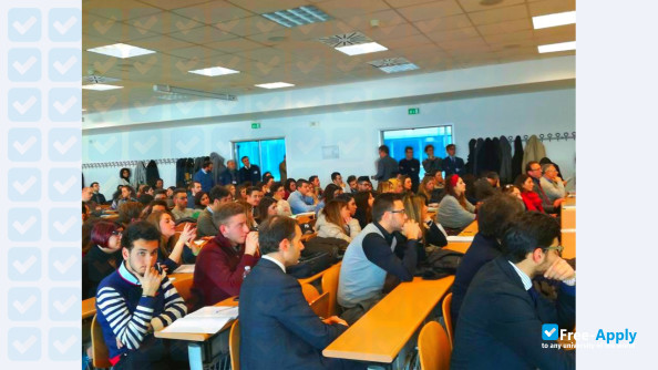 Foto de la University of Merchants #8