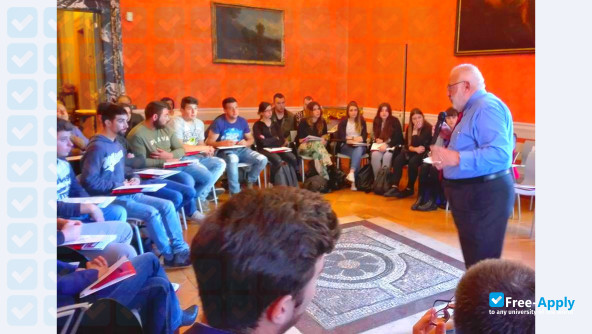 Foto de la University of Merchants #10
