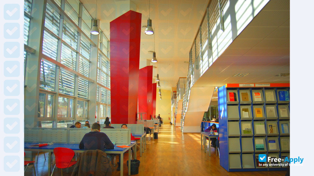 Foto de la University of Rome III #9