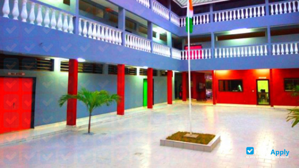 Foto de la School of Specialties Multimedia of Abidjan (ESMA) #1