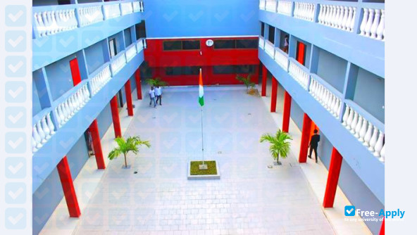 Foto de la School of Specialties Multimedia of Abidjan (ESMA) #3