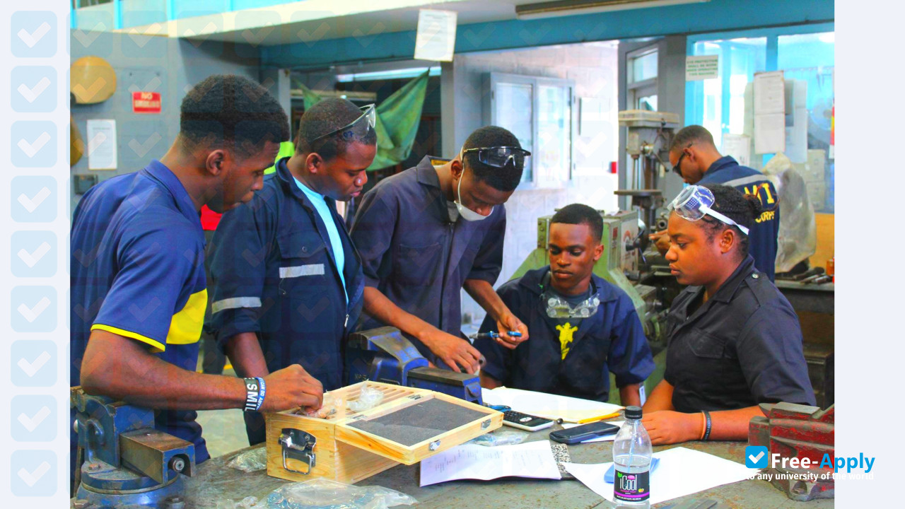 Photo de l’Caribbean Maritime Institute #11