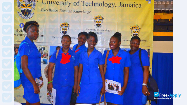 Foto de la University of Technology, Jamaica #3
