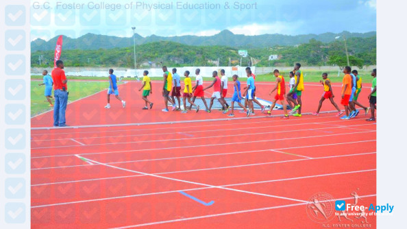 Foto de la GC Foster College #11