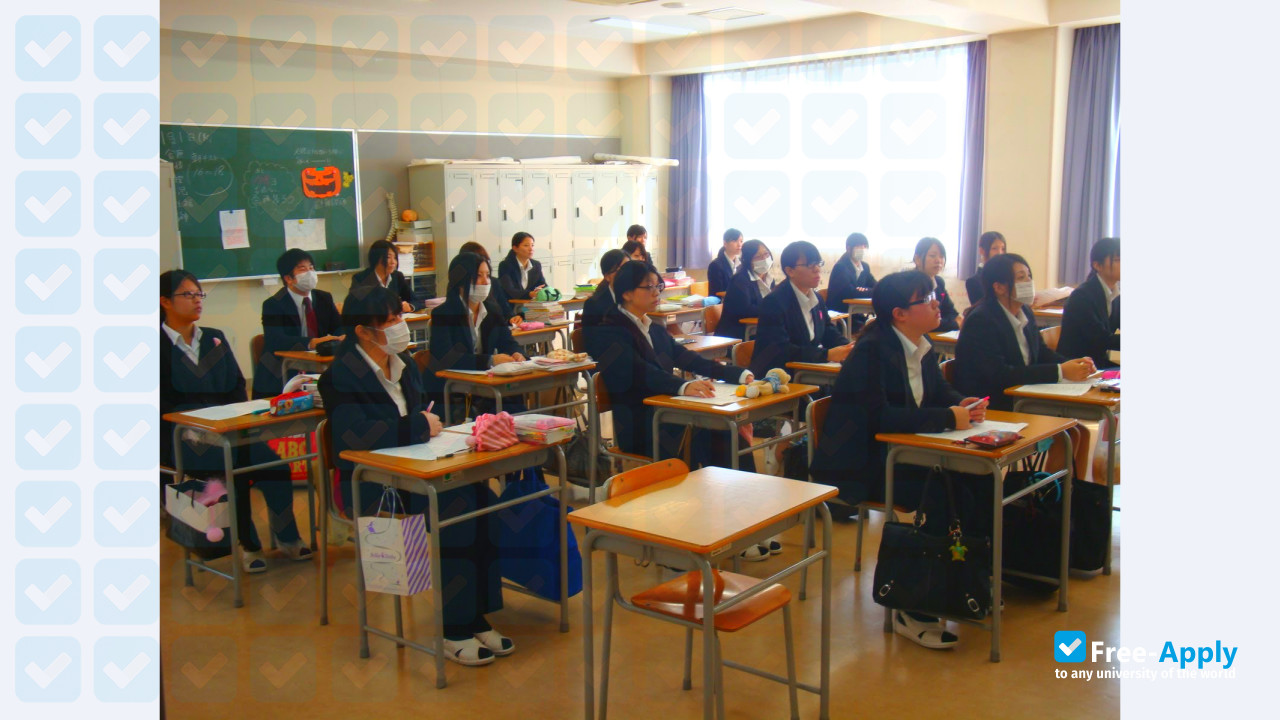 Foto de la Beppu Mizobe Gakuen College #2