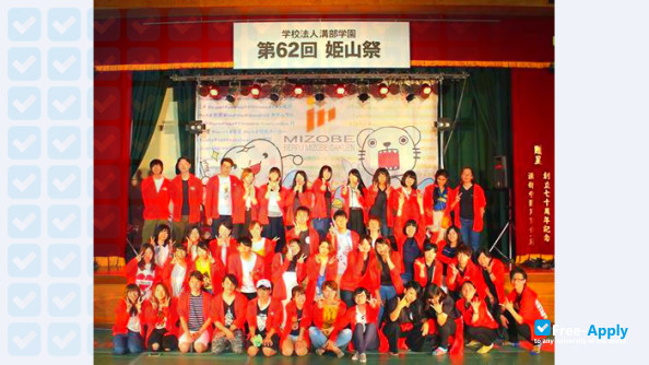 Foto de la Beppu Mizobe Gakuen College #5