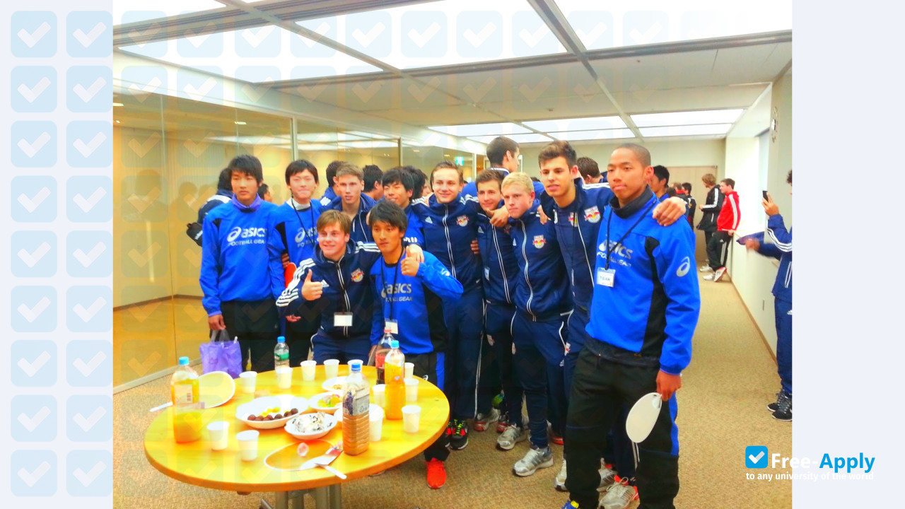 Foto de la Kobe International University #6
