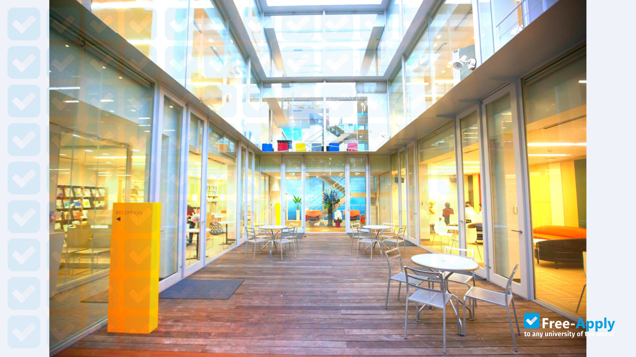 Foto de la Graduate School of Project Design #7