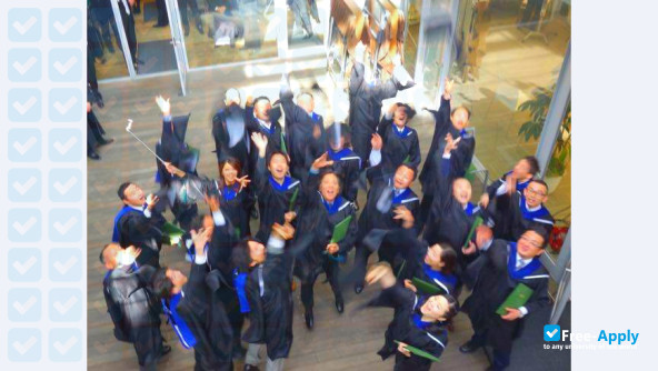 Foto de la Graduate School of Project Design #6