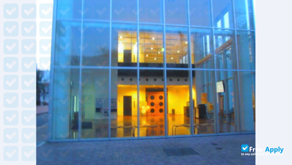 Foto de la Osaka University of Economics and Law #10
