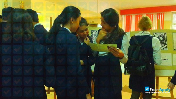 Foto de la Academy of Design and Technology "Symbat" #10