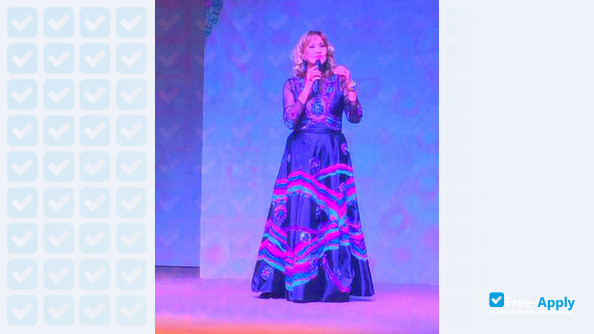 Foto de la Academy of Design and Technology "Symbat" #3