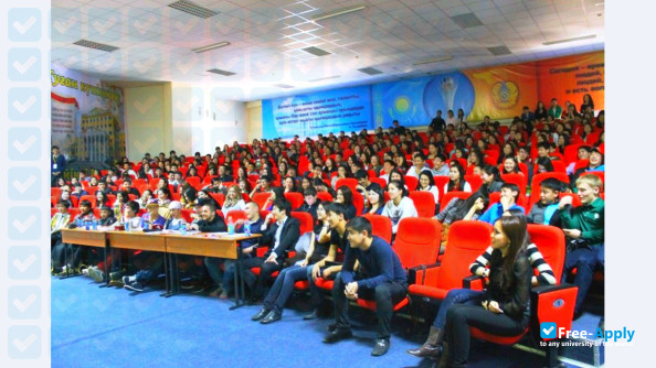 Photo de l’Kazakh University of Humanities and Law #2