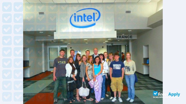 Foto de la Kazakh-American Free University #4