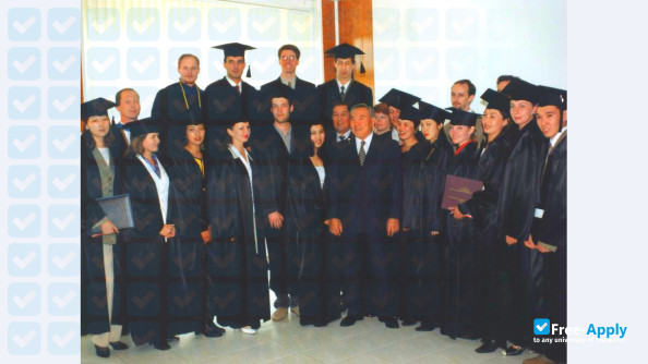 Foto de la Kazakh-American Free University #9