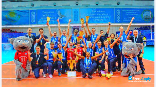 Foto de la Kazakh-American Free University #5