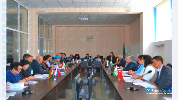 Foto de la Shymkent University #3
