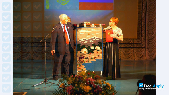 Foto de la St. Petersburg Humanities University of Trade Unions Almaty Branch #2