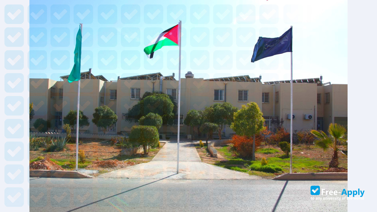 Foto de la Al Al-Bayt University #5