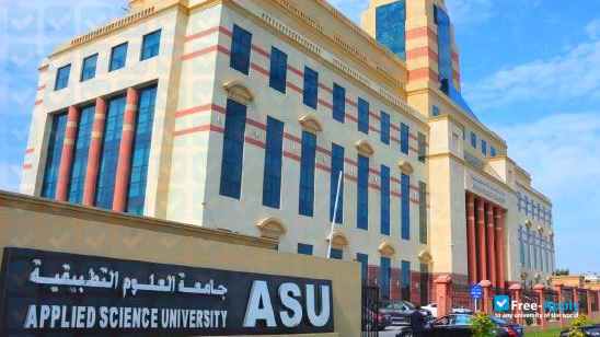 Foto de la Applied Science University #3