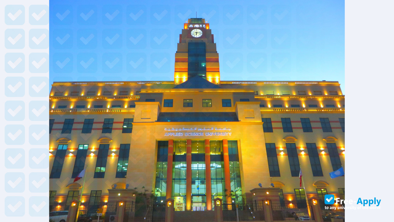 Foto de la Applied Science University #4