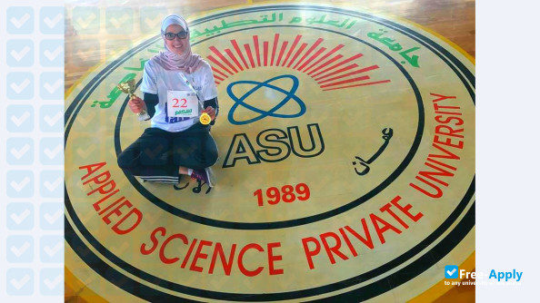 Foto de la Applied Science University #2