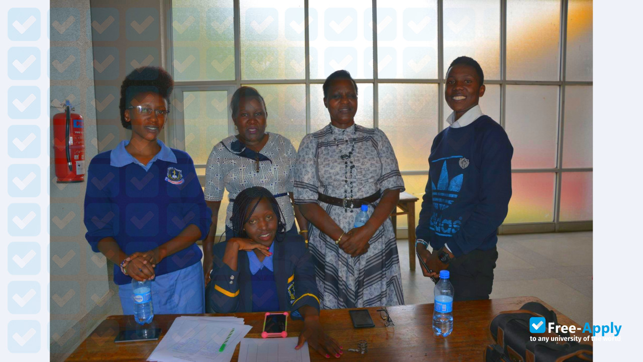 Foto de la Kenya Medical Training College #8