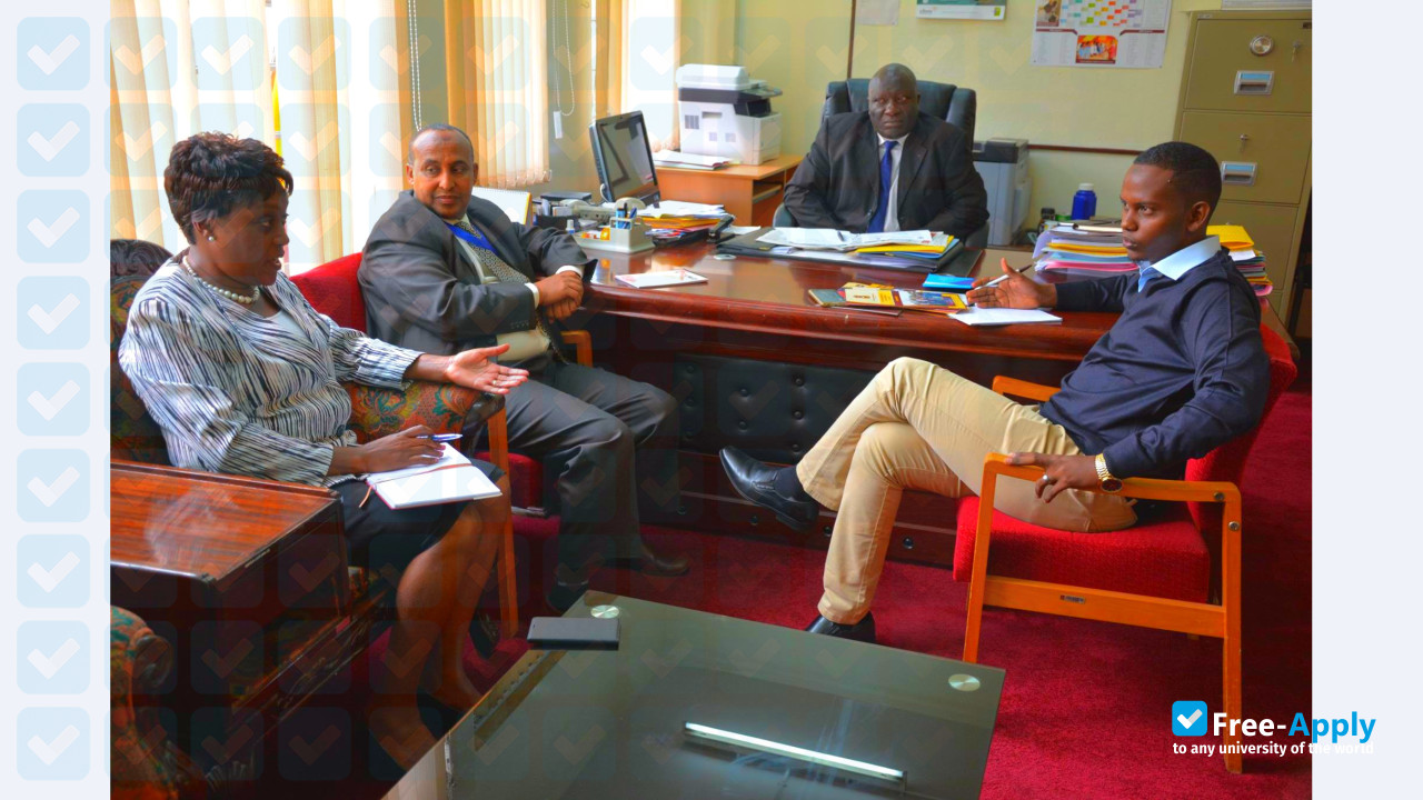 Foto de la Kenya Medical Training College #4