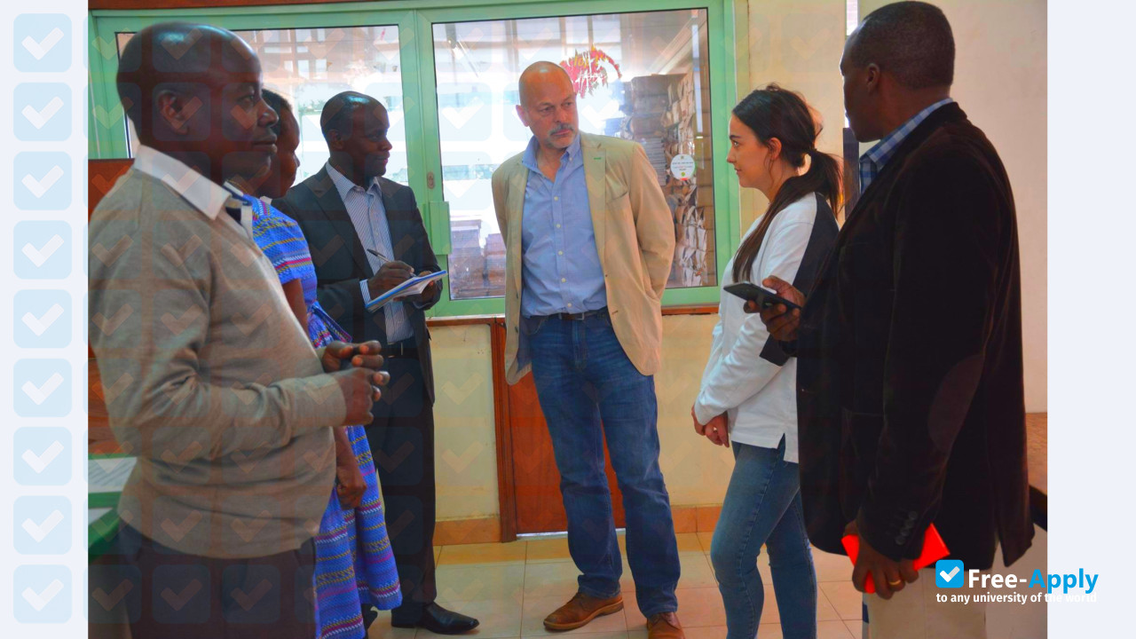Foto de la Kenya Medical Training College #5