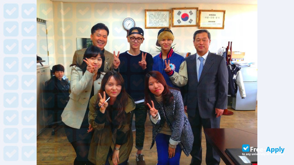 Foto de la Myongji College #6