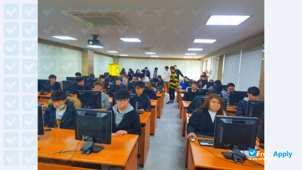 Foto de la Busan Gyeongsang College #5