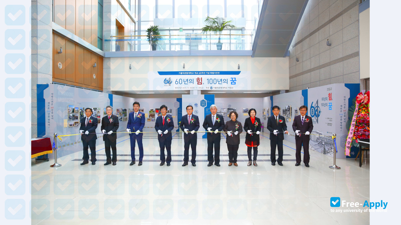 Foto de la Catholic Kwandong University #2