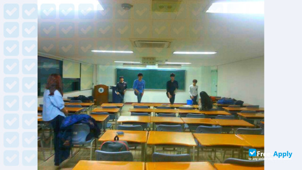 Shingyeong University photo #9