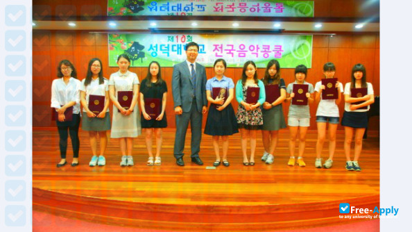 Foto de la Sung-Duk College #6