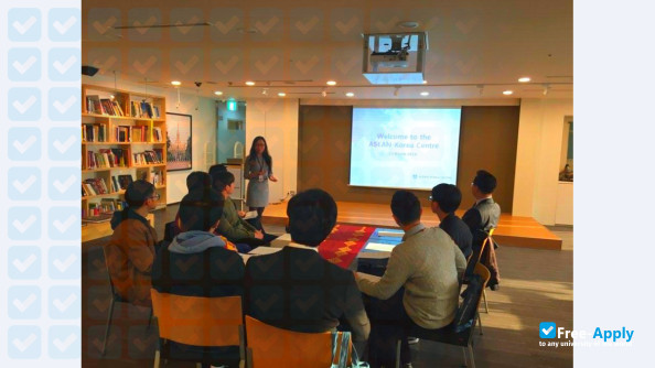 Фотография Transnational Law and Business University