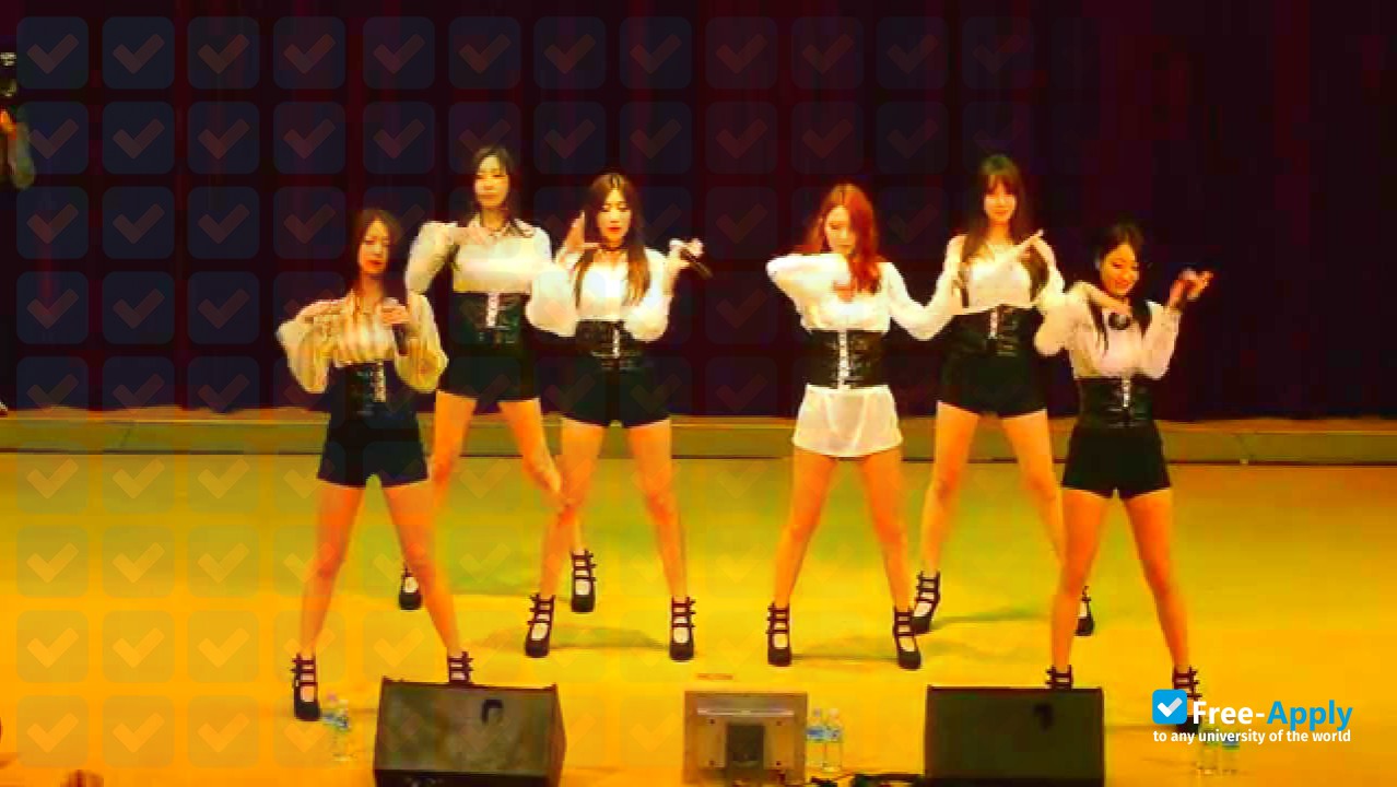 Foto de la Ulsan College #8