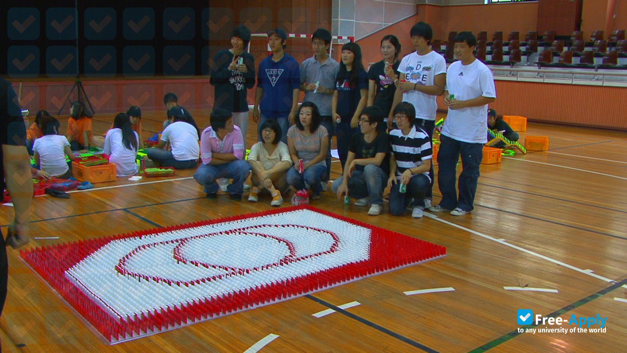 Foto de la Youngdong University #10