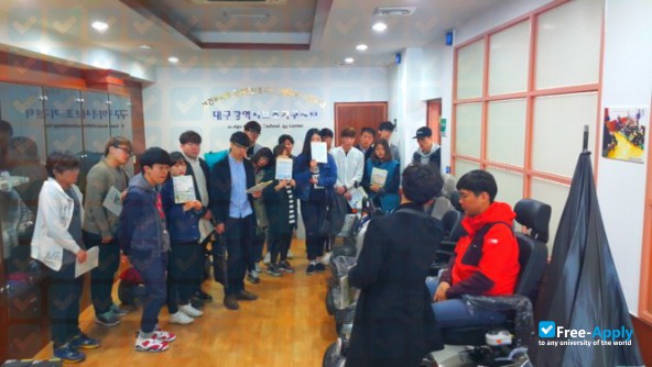 Youngnam Foreign Language College фотография №12