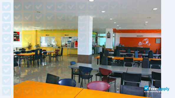 Youngnam Foreign Language College фотография №8