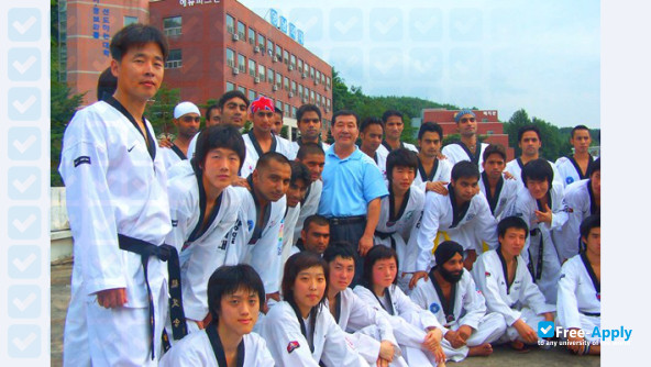 Youngnam Foreign Language College фотография №10