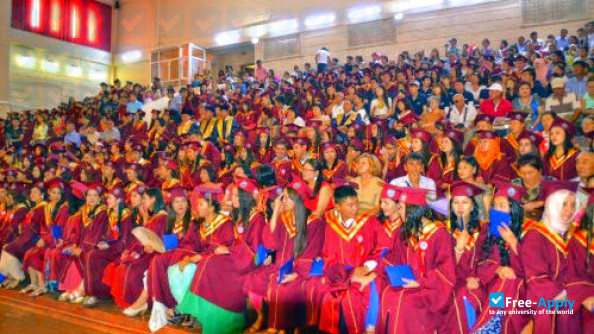 Photo de l’Bishkek Humanities University #3