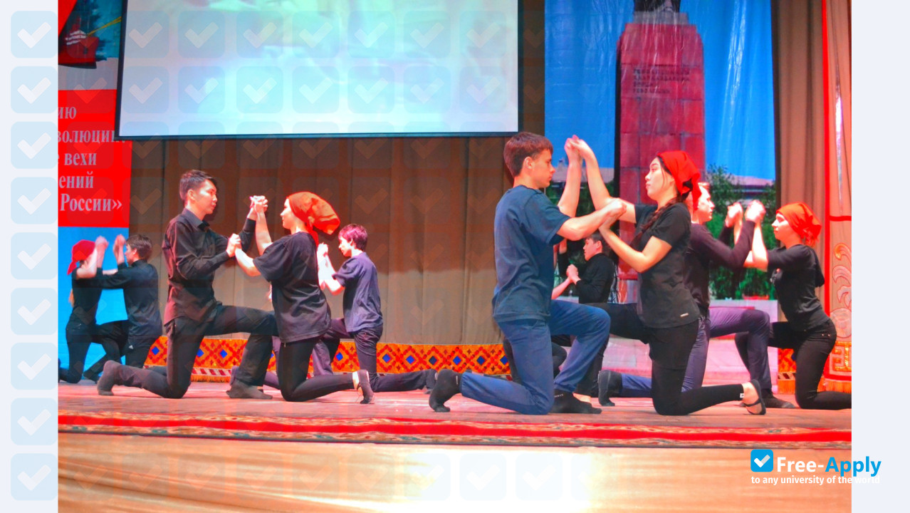 Foto de la Kyrgyz Russian Slavic University #5