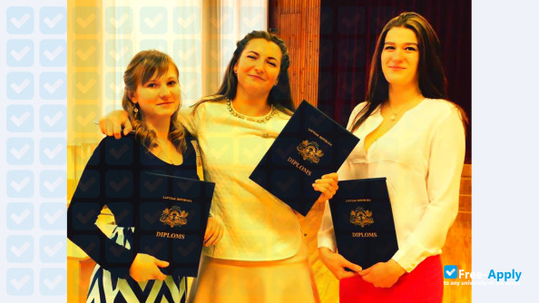 Foto de la Olaine College of Mechanics and Technologies #5