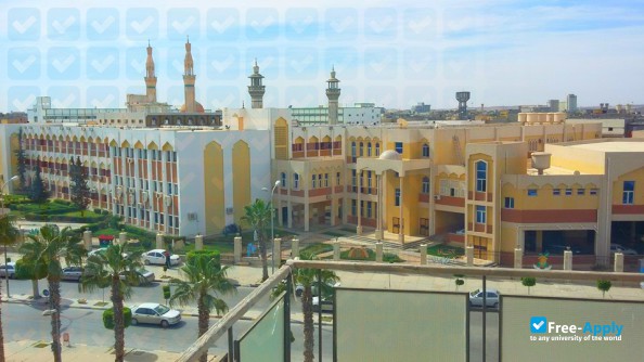 Foto de la Al Asmarya University of Islamic Sciences #3