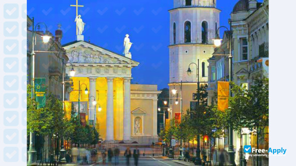 Foto de la European Humanities University #3