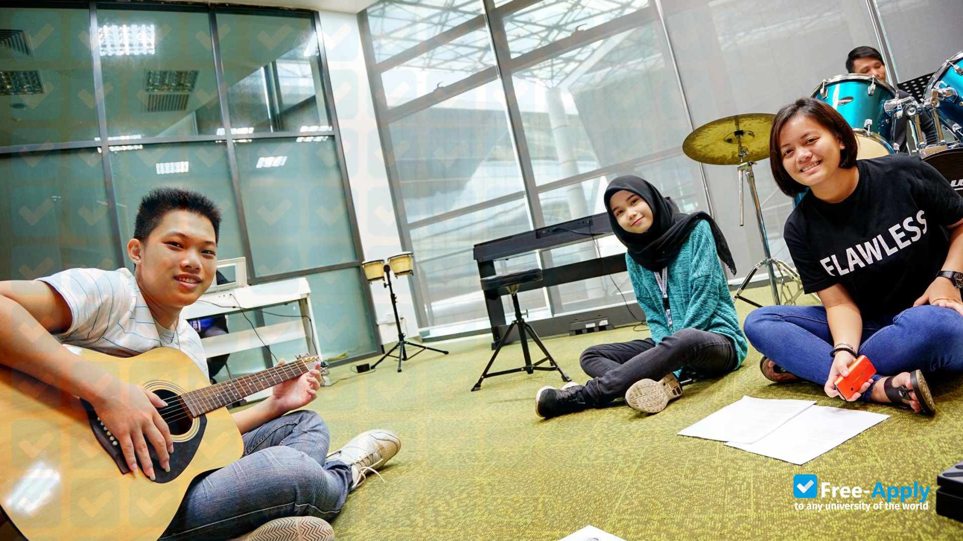 University of Technology Sarawak photo #17