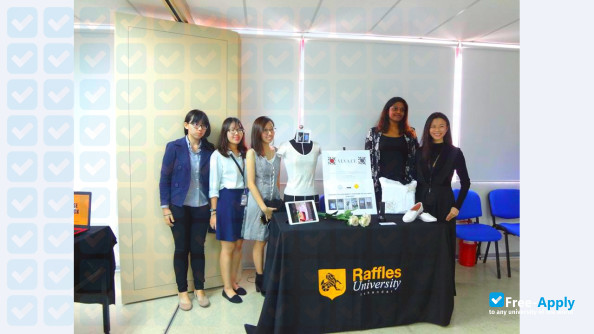Foto de la Raffles University Iskandar #5