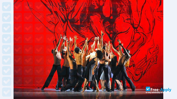 Foto de la University Cultural Center #3