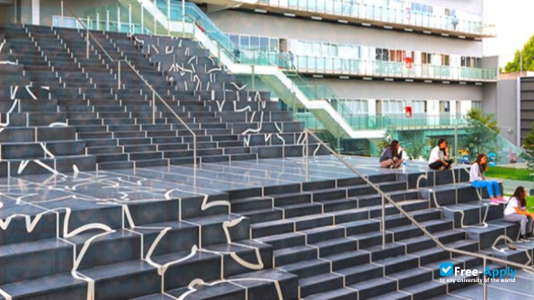 Photo de l’Center of Design and Visual Communication #1