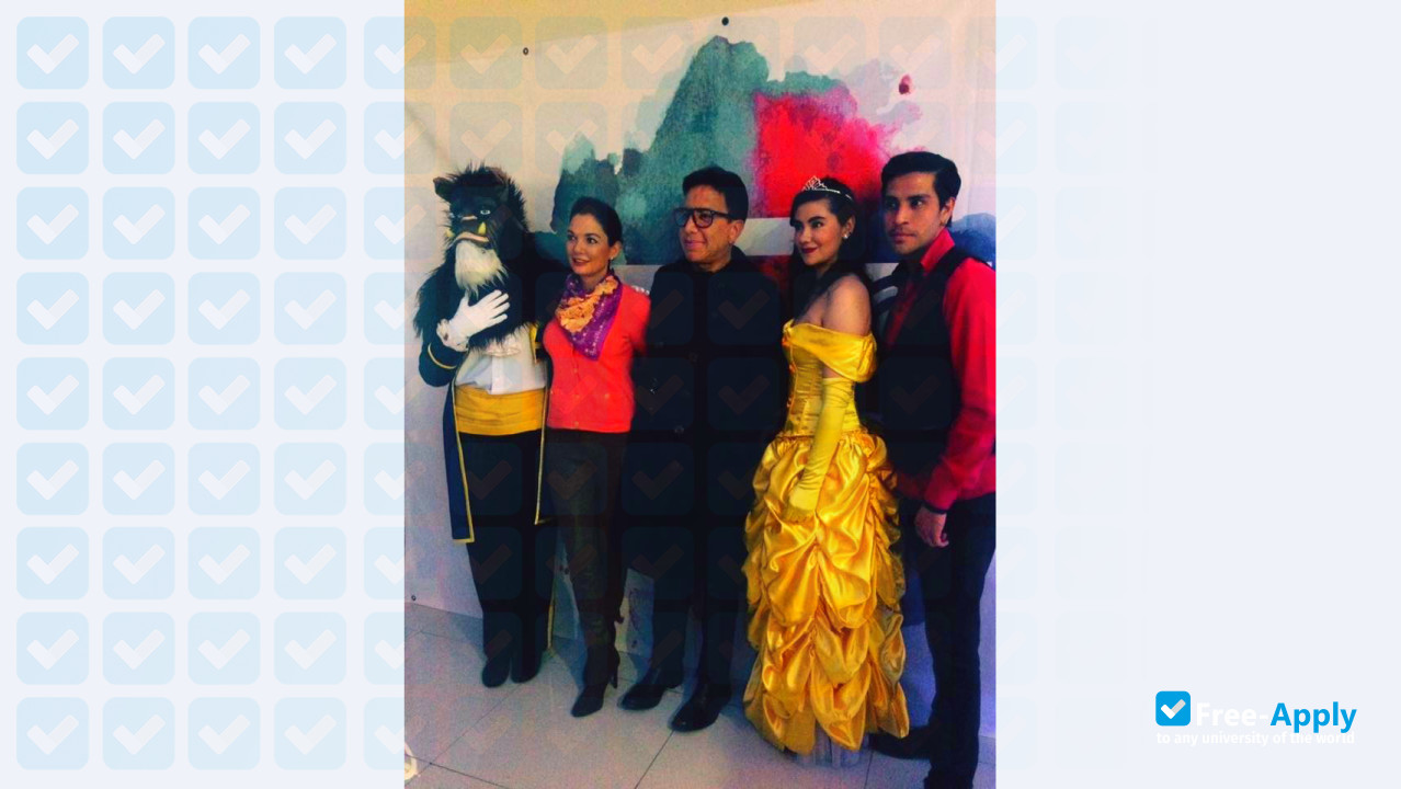 Foto de la Center for Studies in Communication Sciences #9